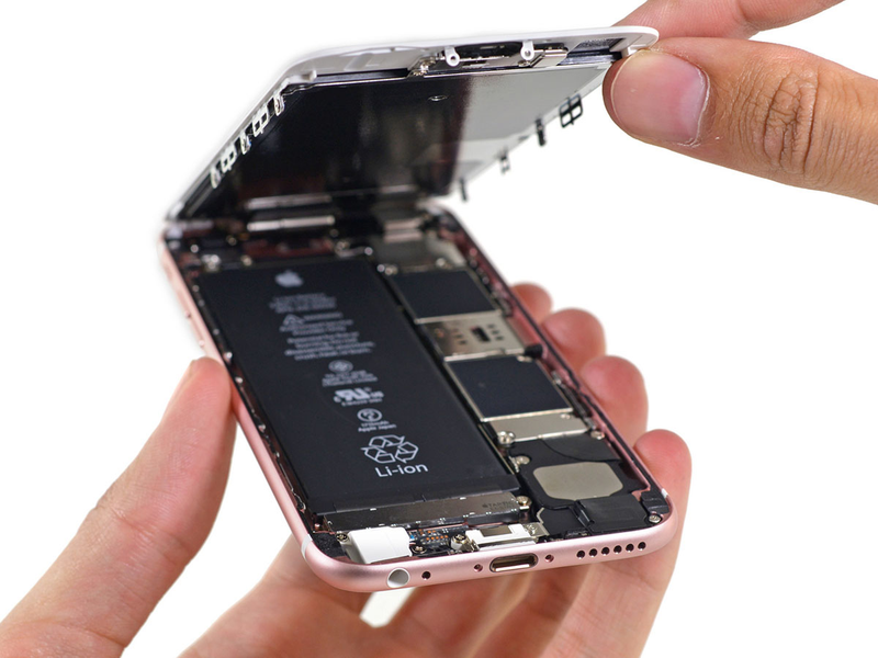 Illustration for article titled Así es el iPhone 6S por dentro: 2GB de memoria Samsung y fácil de reparar
